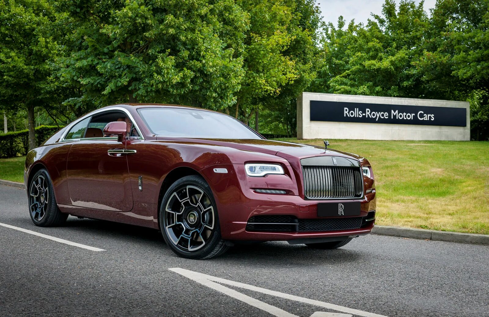 Роллс отзывы. Роллс Ройс 2020 p. Роллс Ройс Wraith. Rolls Royce Wraith 2020 Mansory. Rolls Royce Wraith универсал.