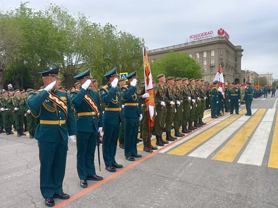 Парад 9 мая волгоград. Парад в Волгограде. Военный парад в Волгограде 9 мая 2011 года. Парад в Волгограде 9 мая 2023.