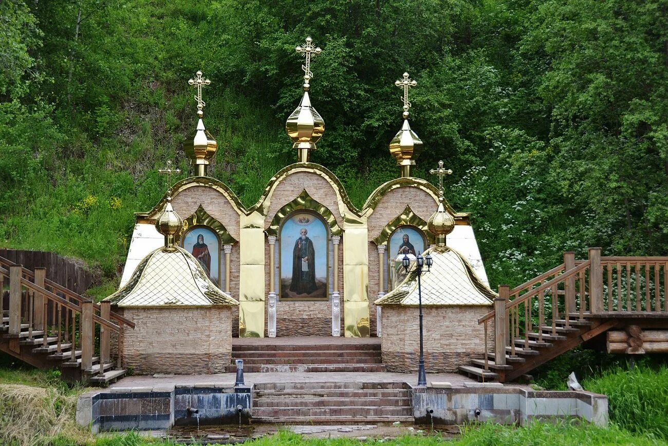 Сергиев родник. Радонеж купель Сергия Радонежского. Святой источник преподобного Сергия Радонежского. Источник Сергия Радонежского Сергиев Посад. Радонеж Сергиев Посад купель.