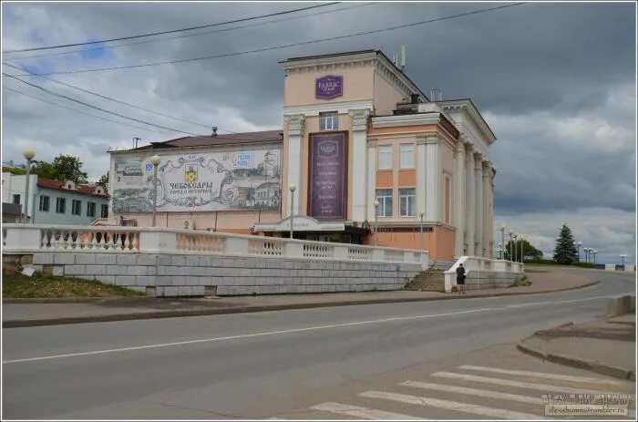 здание кинотеатра родина чебоксары. кинотеатр родина чебоксары история. отделение банка ренессанс. ренессанс чебоксары. ренессанс красноярск.