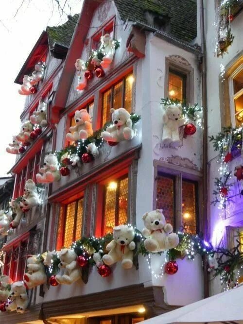 17 Cool Christmas Balcony Décor Ideas DigsDigs Christmas apartment, Christmas de
