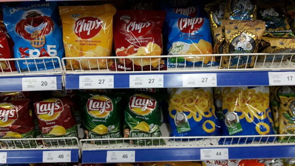 Чипсы в пятерочке. Пепси с тимати. Чипсы принглс в пятерочке. Чипсы lays в пятерочке. Чипсы эстрелла храбрые.