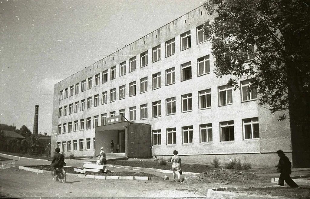 Выпускники 10 школы 1973 года. Школьные выпускные 1973 года. Выпускники 1973 года синегорская средняя школа. Германия 1973 год школа. Выпускники 1973 года.