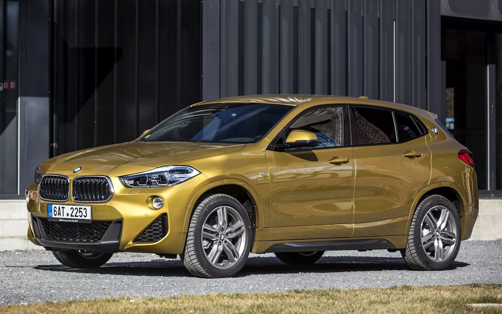 Вторая модель новый. БМВ x2 2021. BMW x2 2022. БМВ х2 2021 комплектации. Новый BMW x2.