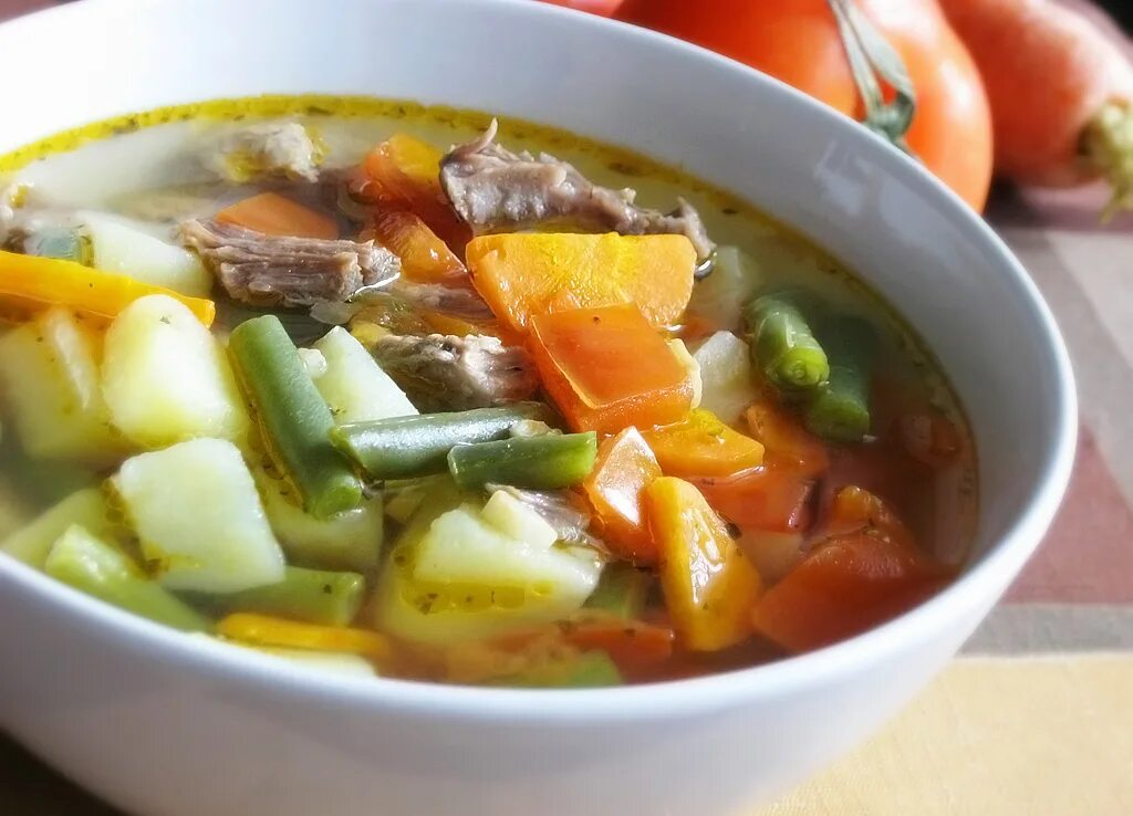 Суп из стручковой фасоли. Фасолевый суп из стручковой фасоли. Суп с мясом стручковой фасолью. Суп со стручковой фасолью и говядиной. Овощной суп со стручковой фасолью.