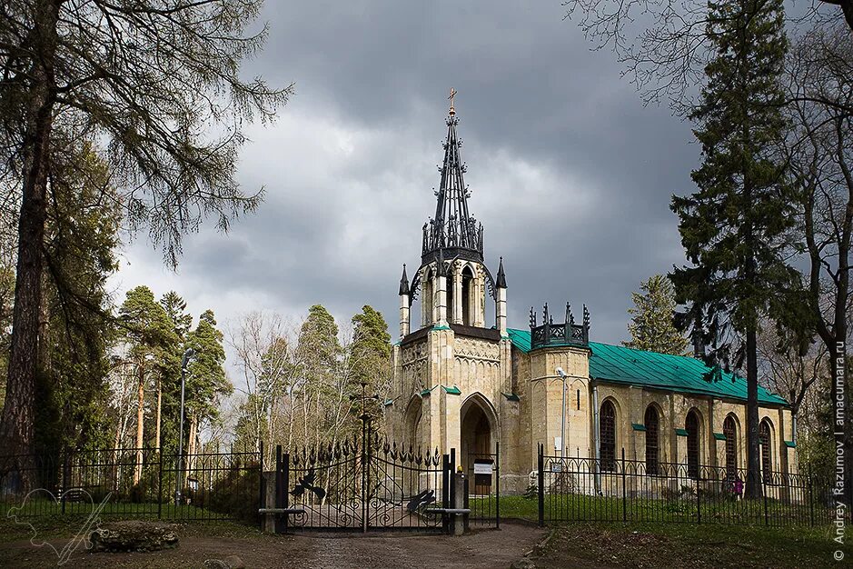 храм петра и павла в шуваловском парке. церковь в санкт-петербурге в шуваловском парке. храм в парголово. храм в парголово. церковь святого апостола петра и павла в шуваловском парке.
