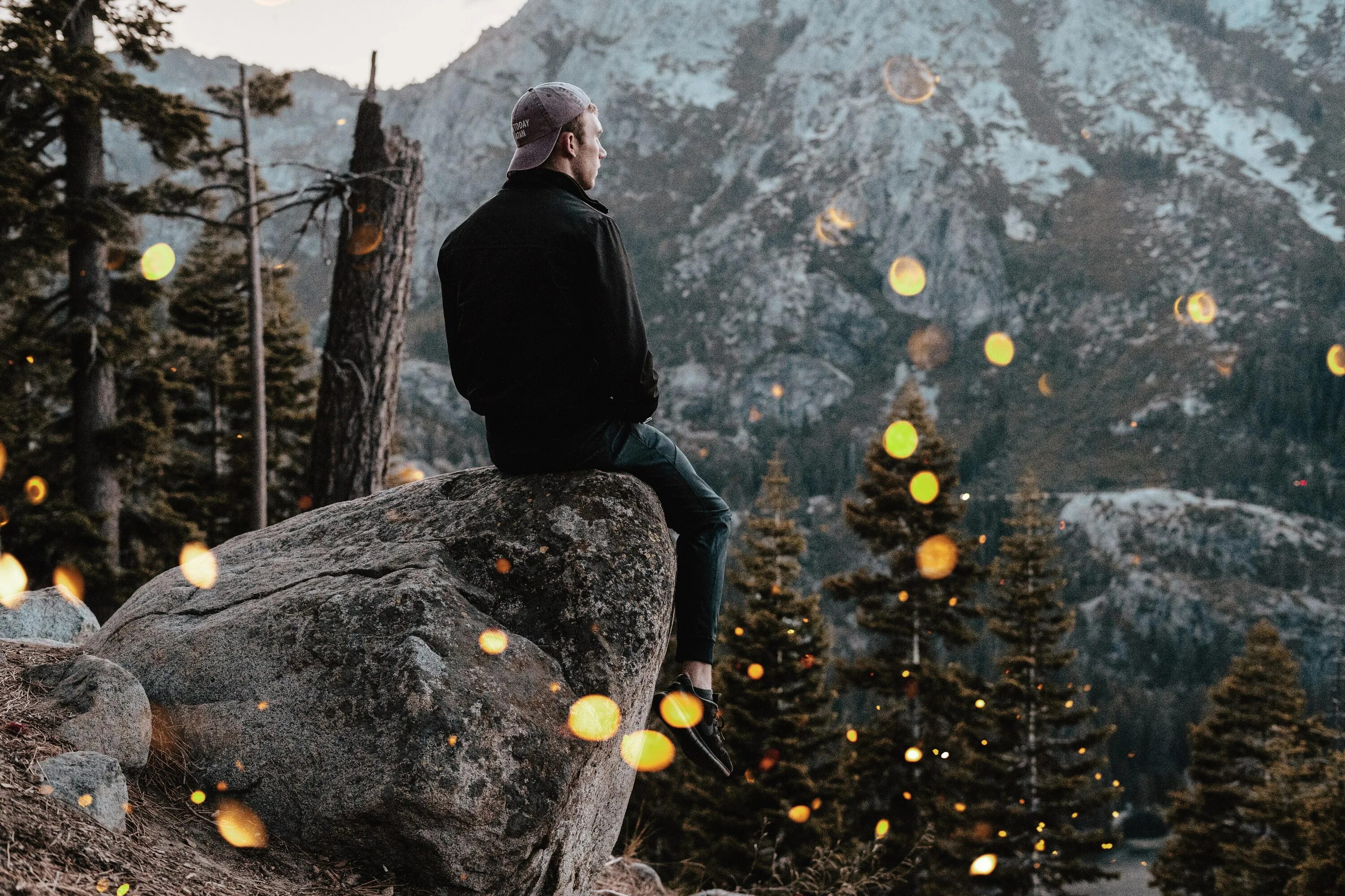 Боюсь нового дня. Man sitting on a Rock.