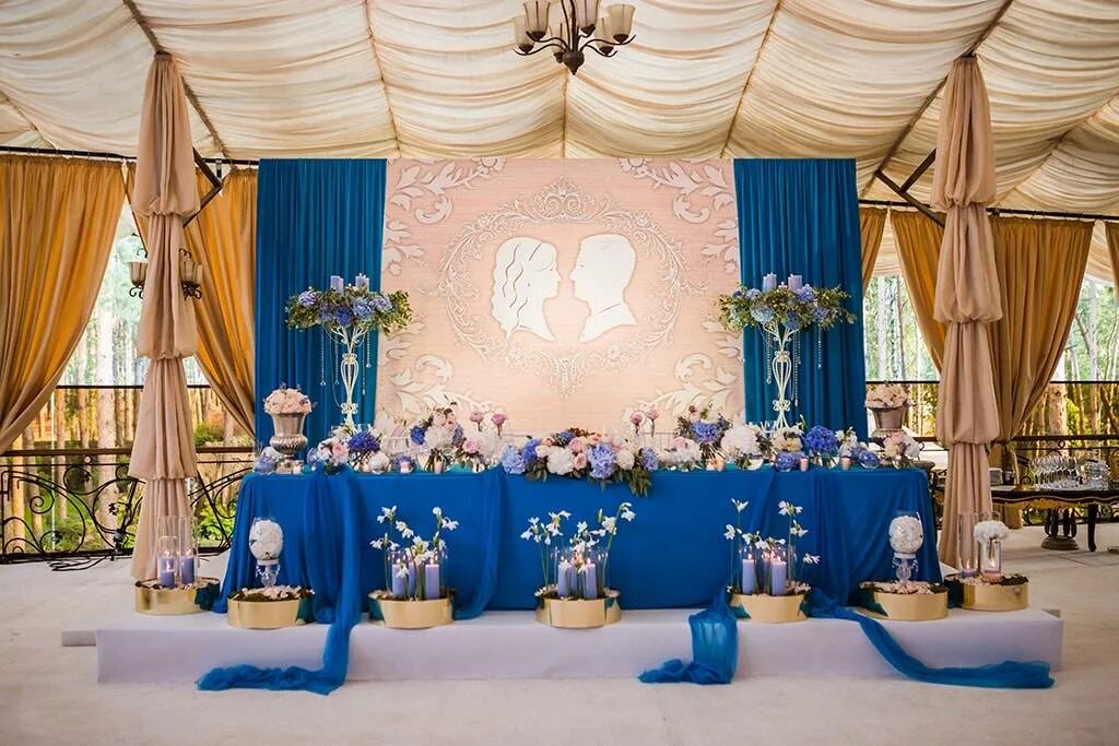 Украшение зала. Декорация банкетного зала. Декорация свадебного зала. Украшение свадебного банкета. Зал для свадьбы в голубом цвете.