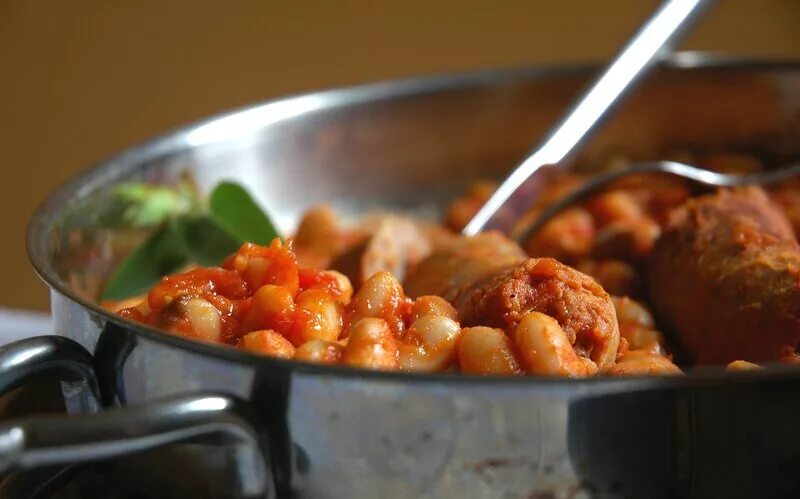 Рис с нутом. Фрикасе с индейкой. Подливка болоньезе. Соус картошка с мясом. Как называется блюдо в соусе.