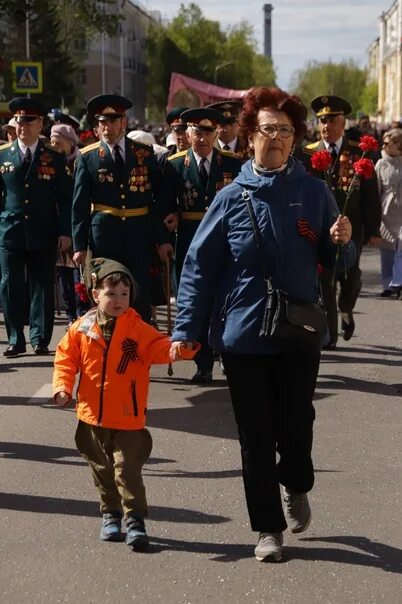 9 мая саров программа. Парад победы нижний новгород. день победы в сарове старый.