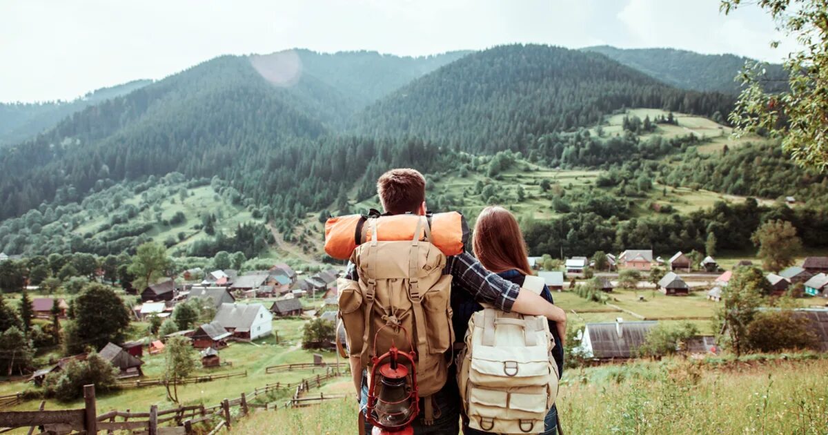 Туристы в горах. Туризм в крыму. Красивые путешествия. Путешествуй украиной. Внутренний туризм.