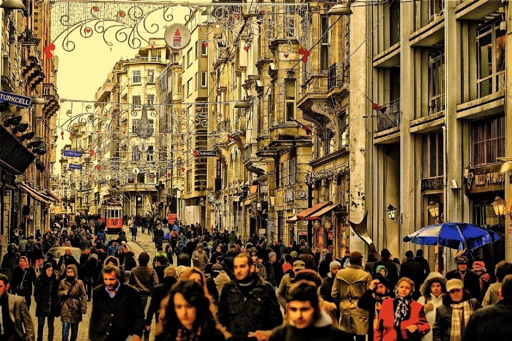 Истикляль. Истикляль Стамбул. Улица Истикляль в Стамбуле. Улицы Бейоглу в Стамбуле. Istiklal Caddesi или улица Истикляль.