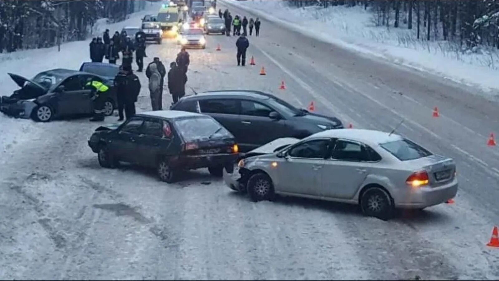 Авария на кокшайском тракте. Авария на трассе м5 челябинск грузовик без тормозов. Домодедово м4 дон авария. Трасса м5 аварии самара. Дтп м5 сегодня самарская область.