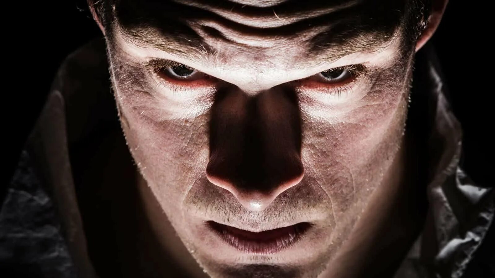 Майкл с холл 2020. Как выглядит психопат. Кристиан бейл американский психопат улыбка. Как выглядит психопат. Как выглядит психопат.