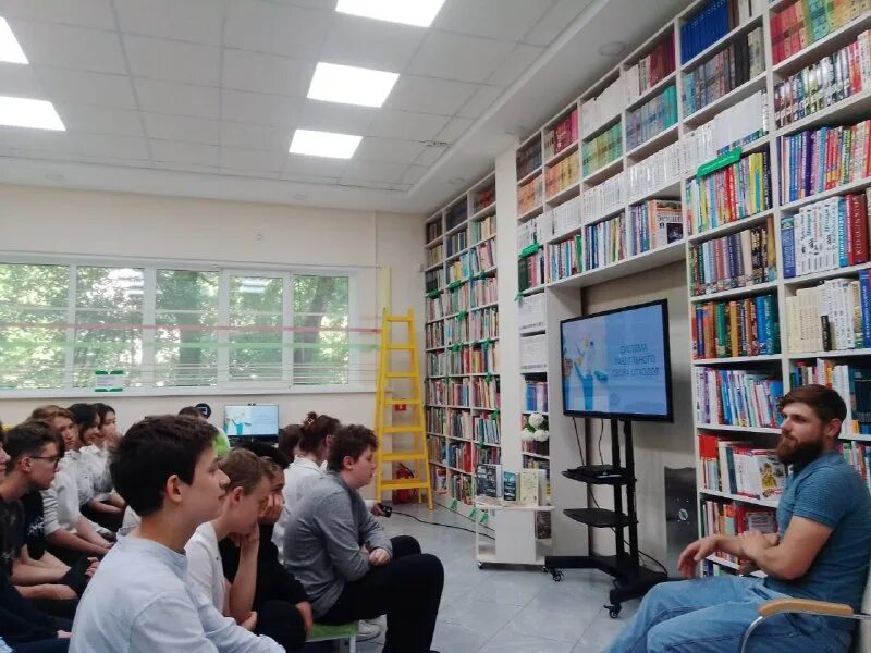 Энгельса 28 город чебоксары. Р1 бизнес центр. Стволовая улица кемерово. Белоруссия улицы люди. Три р центр.