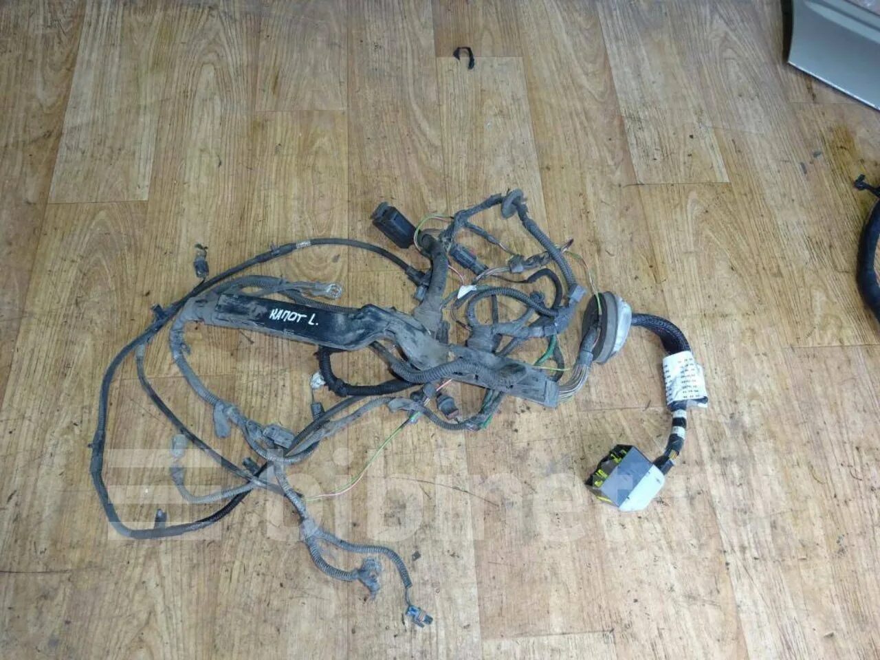 Переход двери передней проводка гранд чероки 1996. Проводка jeep grand cherokee. Крепление проводки jeep grand cherokee. Коса проводка акпп гранд чероки wj 4/7. Проводка jeep grand cherokee.