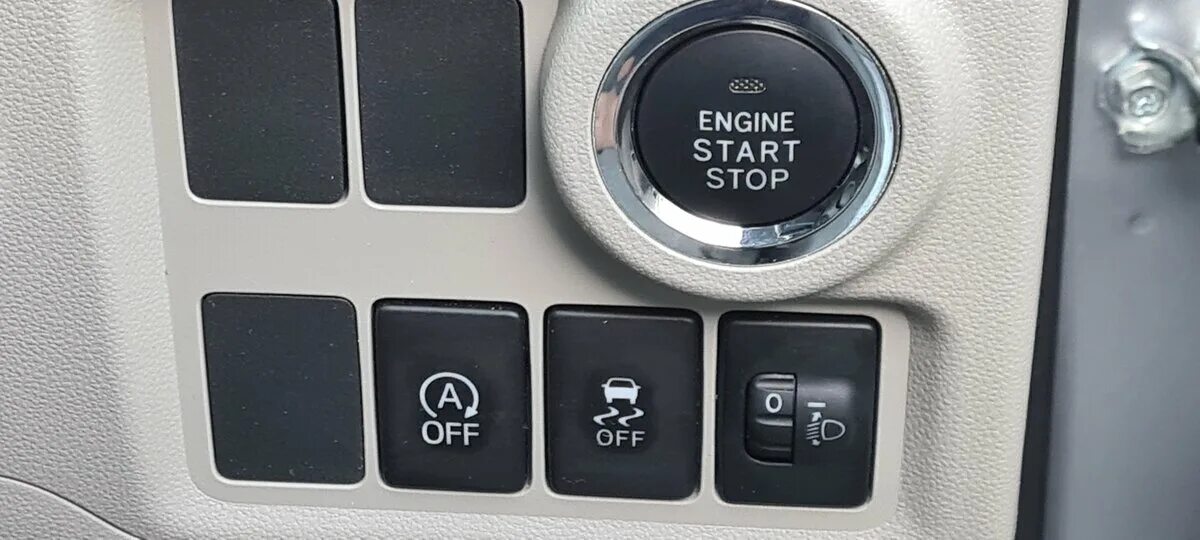 Панель управления пассо 2016. Как отключить старт стоп ниссан х-трейл т32. Тойота пассо 10 кнопка разъем. Кнопки на панели тойота пассо. Тойота аква старт стоп.