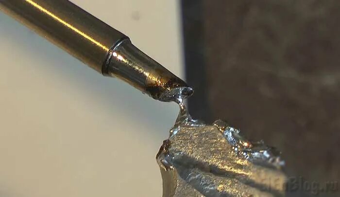 Припаять оловом. Пайка припоем. Пайка меди паяльником дремель. Пайка свинец rosh. Лужение кастрюль.