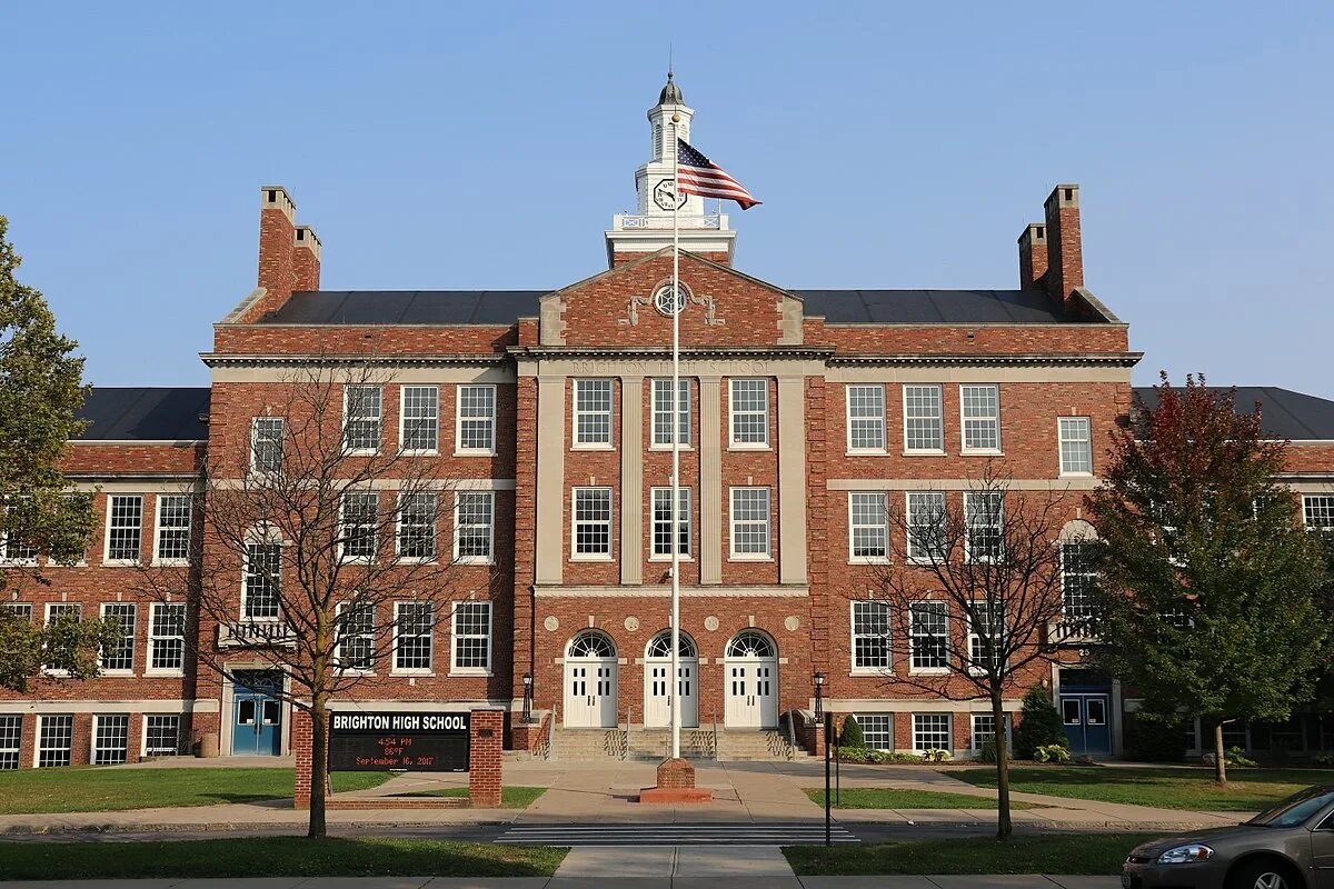 Brighton High School (Rochester, New York). Хай скул школа в США. Школ в США High School. Школа в Нью-Йорке. United states school