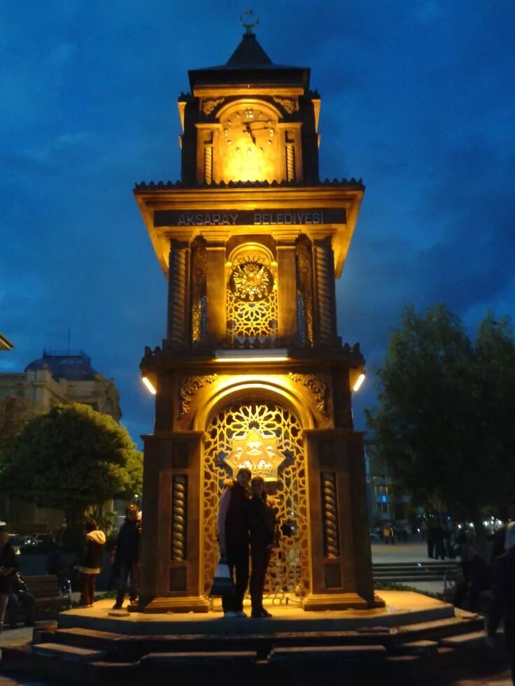 Стамбул часовой. Часовая башня саат Кулеси Анталия. Часовая башня Аксарай. Часовая башня Топхане Стамбул. Часовая башня саат-Кулеси (XIX В.) Анталия.