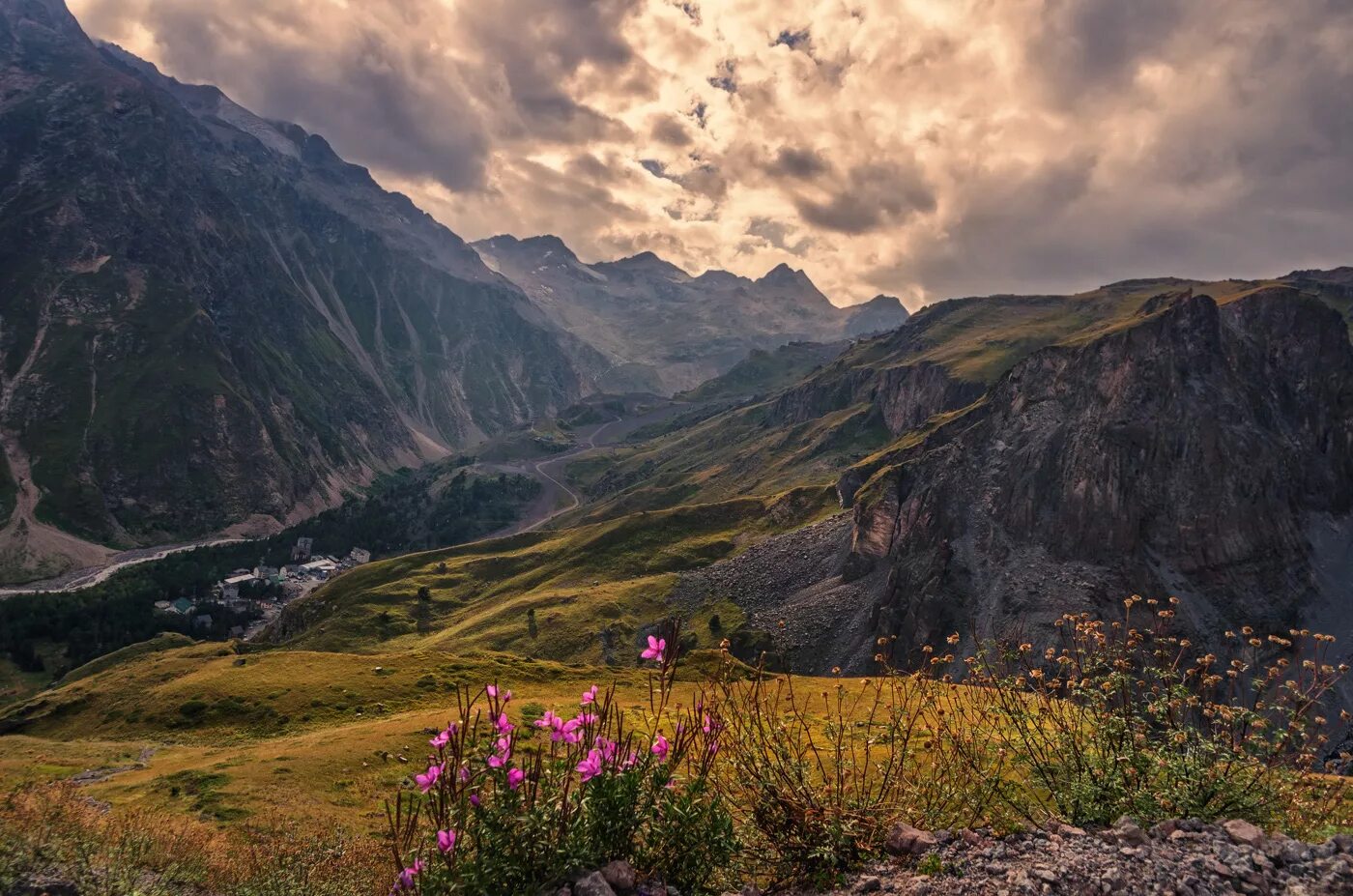 Ущелья кавказских гор