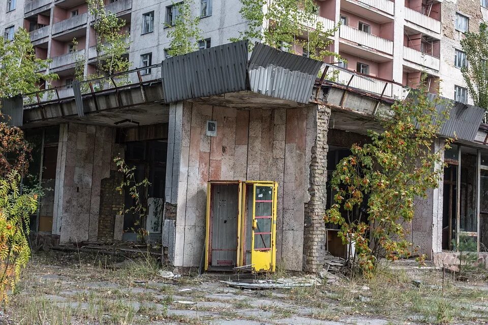 Припять чернобыль чаэс зона отчуждения. Зона отчуждения чернобыль станция припять. Зона отчуждения чернобыльской аэс 1986. Припять чернобыль чаэс зона отчуждения. Зона отчуждения 1986.