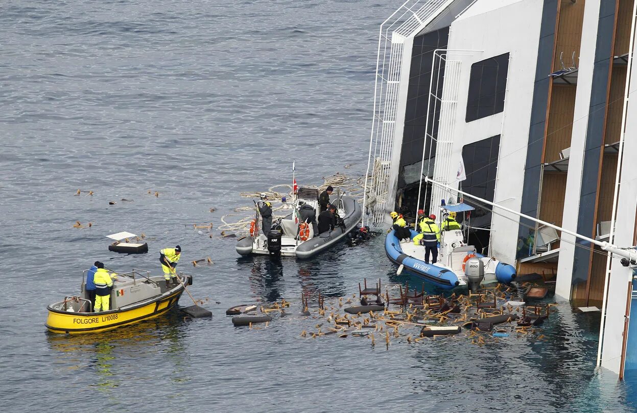 Коста Конкордия крушение. Конкордия лайнер крушение. Крушение лайнера Costa Concordia место крушения. Costa concordia крушение