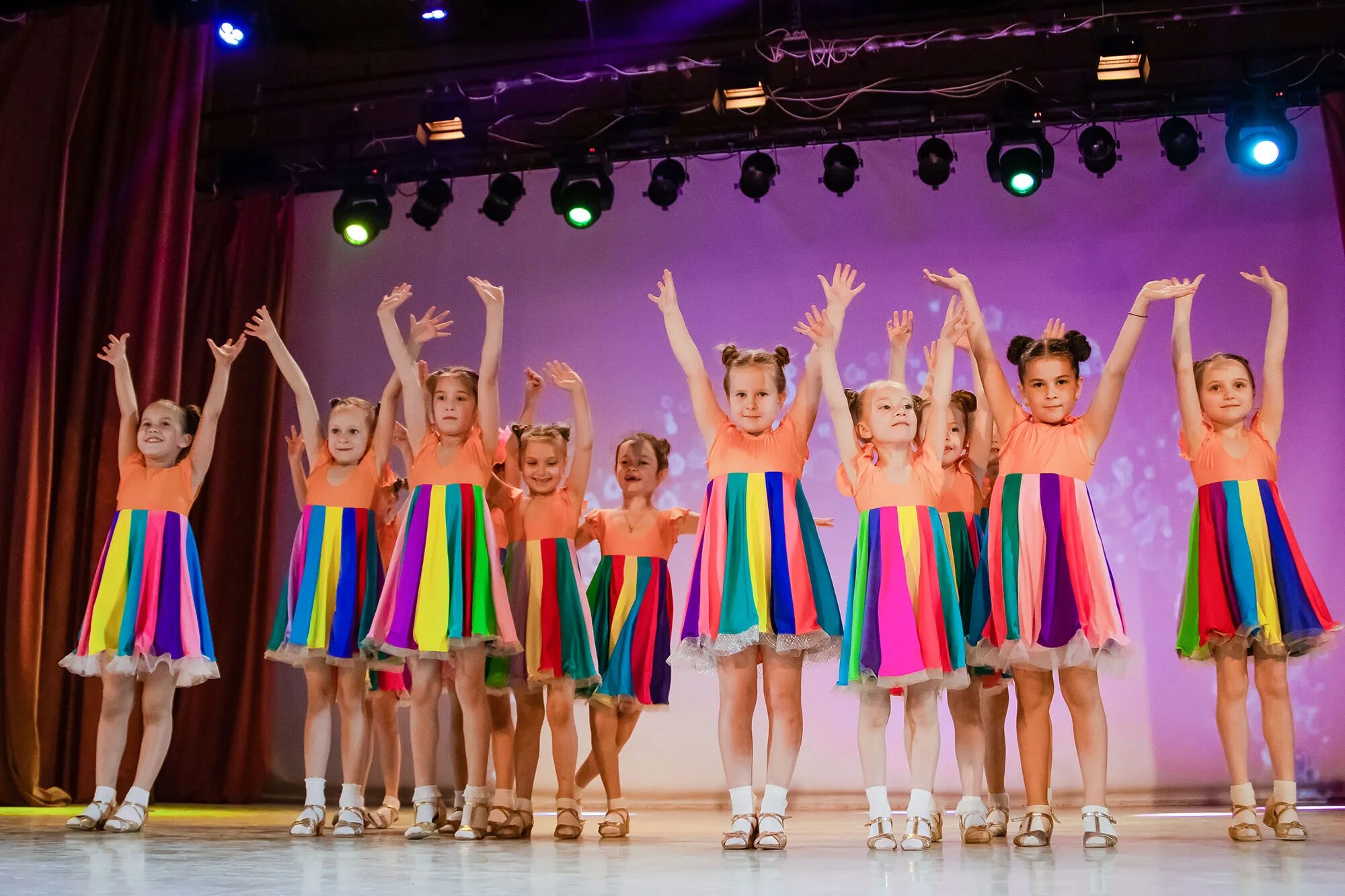 Грация художественная гимнастика нижний новгород. Грация команда. Зефир подольск фитнес аэробика. Футболки для танцевального коллектива. Танцевальная студия грация танец раз два три.