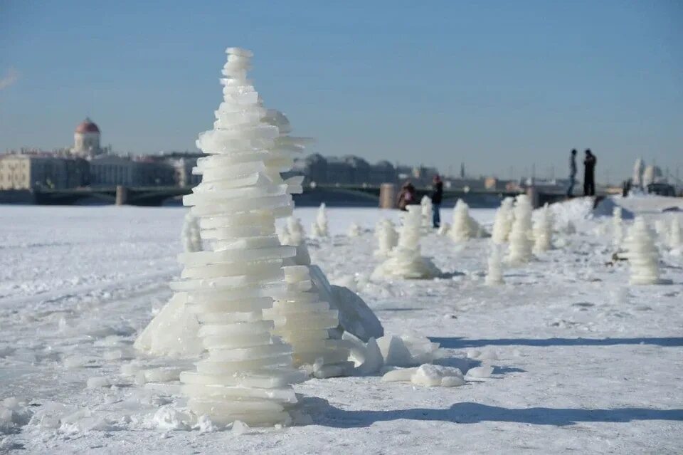 В Петропавловской крепости фестиваль ледяных скульптур.. Ледяные скульптуры в Санкт-Петербурге 2022 Петропавловская крепость. Ледяные скульптуры в Санкт-Петербурге 2023 Петропавловская крепость. Ледяные фигуры СПБ 2024 Петропавловская крепость. Ледяные фигуры спб 2024 петропавловская