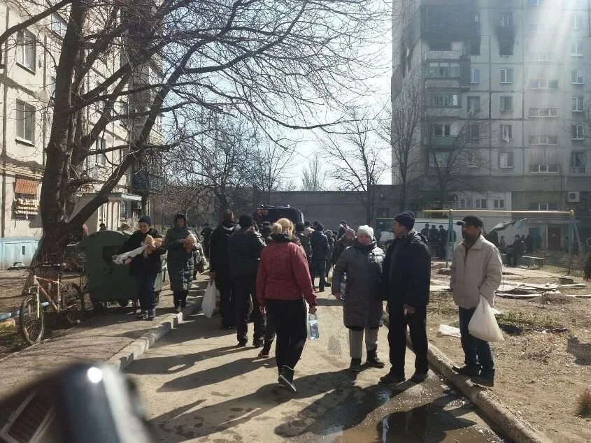 Последние события мариуполя. Мариуполь последние новости. Жители мариуполя сейчас. Мариуполь разрушения зданий. Последние события мариуполя.