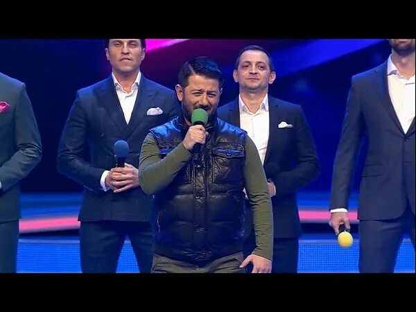 Пародия на кадырова от галустяна. Камеди клаб галустян кадыров. Камеди кадыров галустян. Чурка из квн. Путин и пашинян камеди.