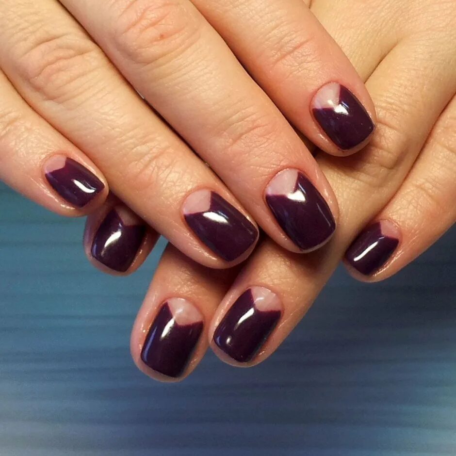 Френч (обратный френч, лунки). Маникюр с лунками на короткие ногти. Ногти лунный маникюр. Шеллак темный бордо. Темный маникюр с лунками на короткие квадратные ногти.