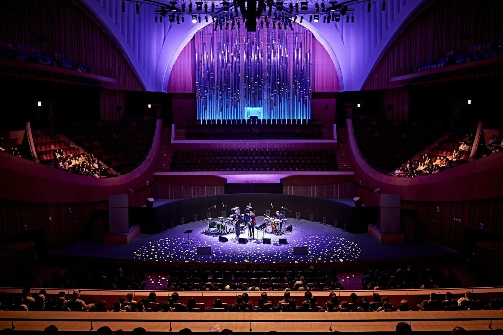 Lotte Concert Hall. Концертный зал в Сеуле. Лотте Холл Сеул. Concert Hall Корея.