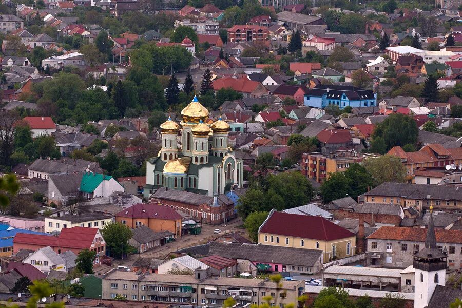 Закарпатье хуст. Город хуст закарпатская. хуст-чешский городок. хуст закарпатье церкви соборы.