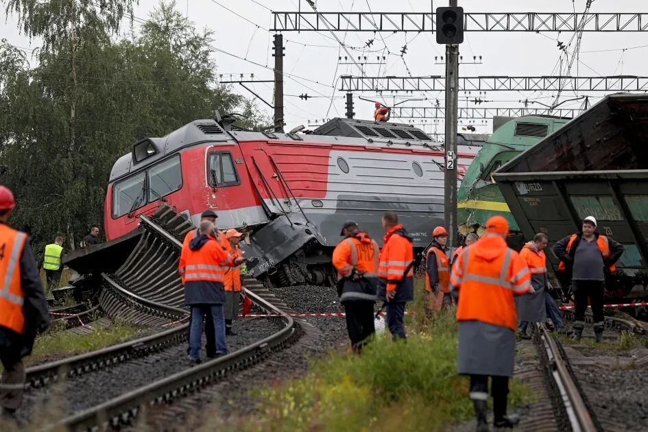 Приезд жд. Сход с рельсов вл80. Крушение грузового поезда Санкт Петербург 2020. Сход ЗАБЖД 21.05.2023. Столкновение поездов в Санкт Петербурге.