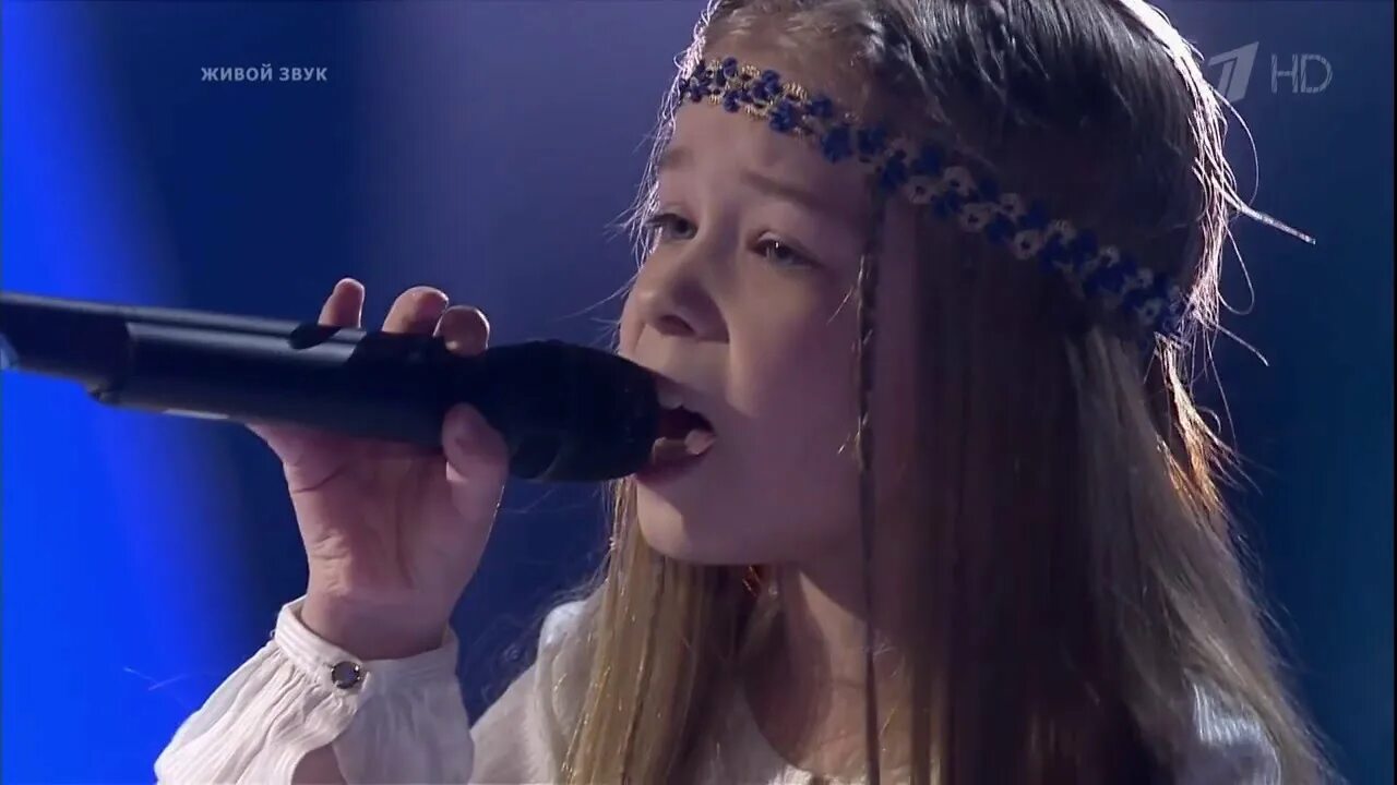 Шоу голос аллилуйя. Камилла кусова голос дети. Хор аллилуйя раньше. Аллилуйя поет девушка. Девушка поёт аллилуя юлия.