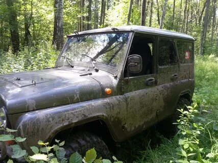 Стоит уазик 469