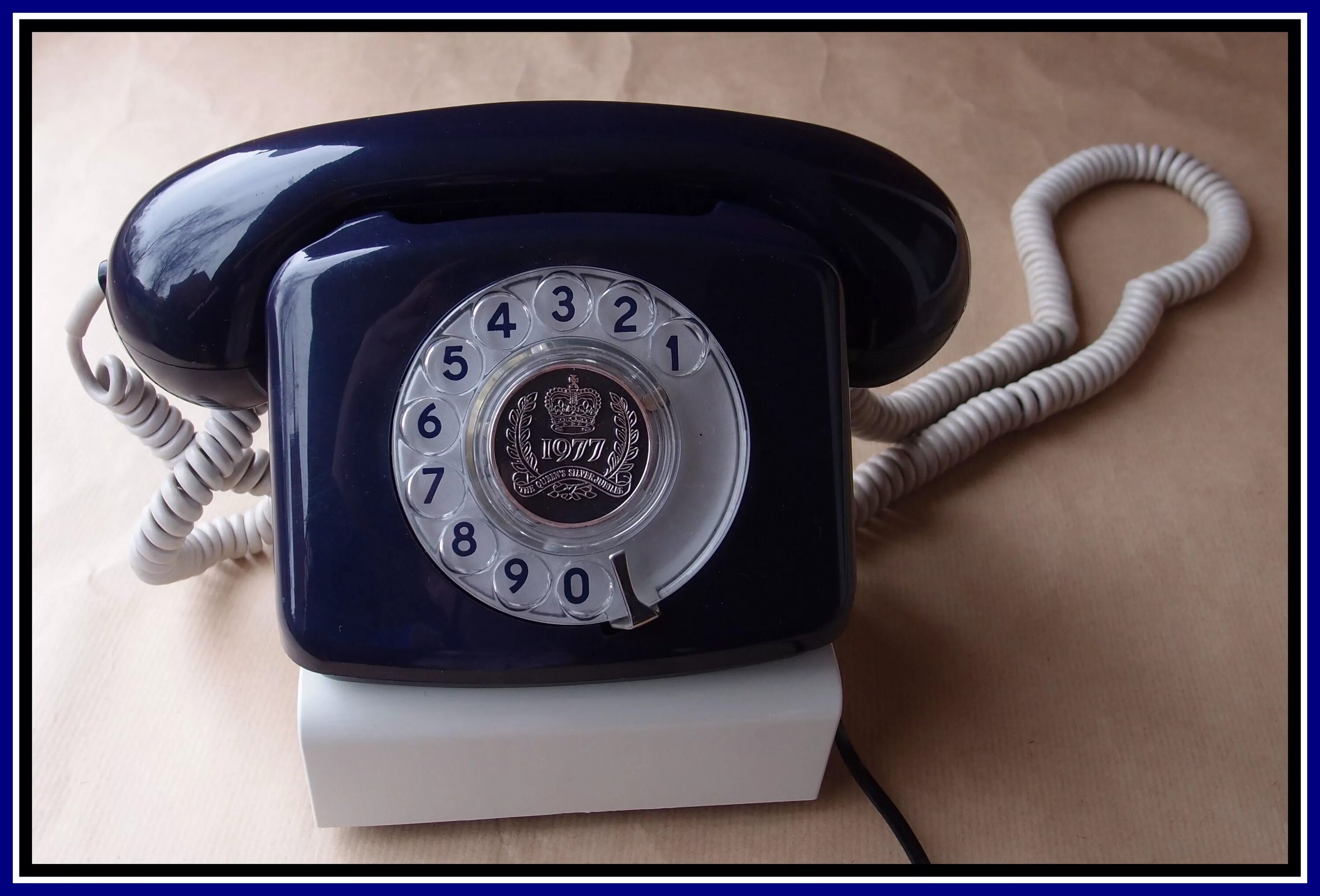 День рождения телефонного аппарата 7. Телефон 1977. Телефон 1977 года. Телефоны 1977г. Compact Phone.