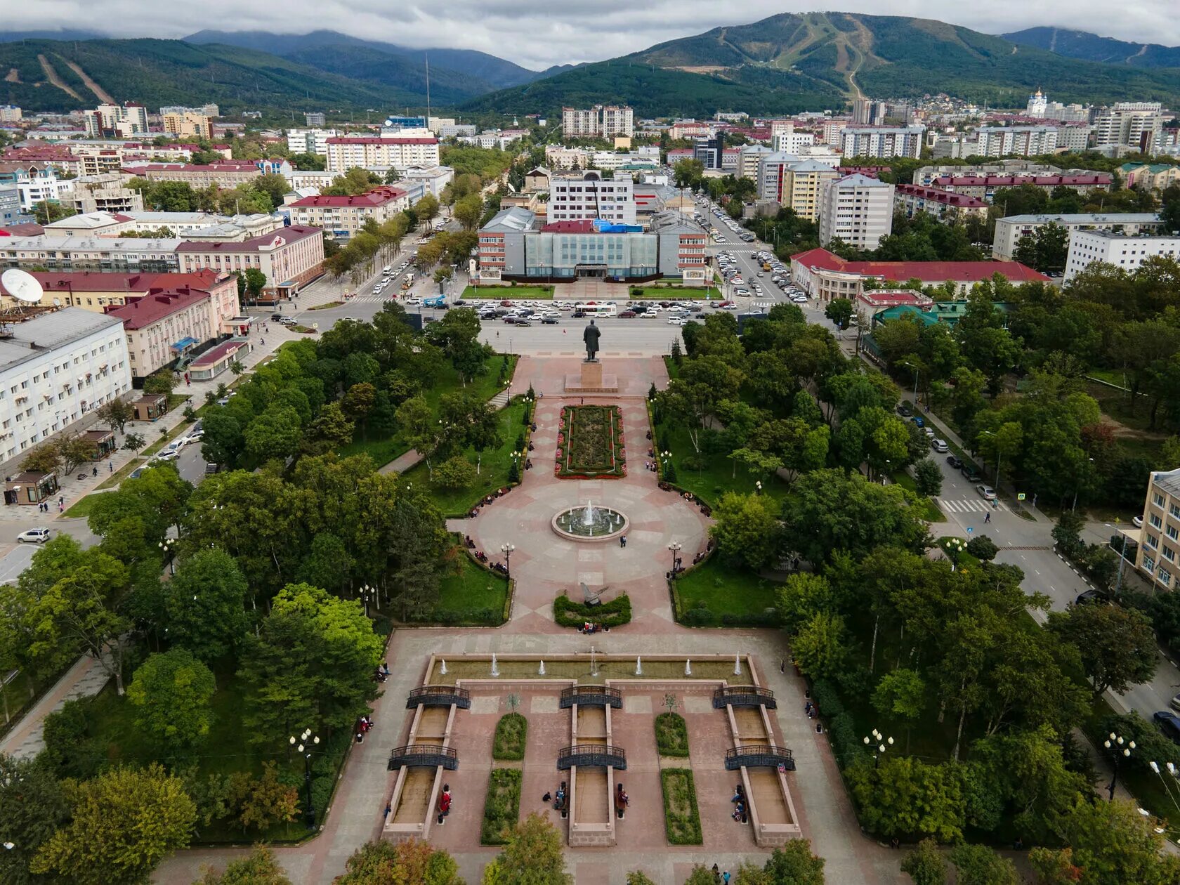 Площадь города Южно-Сахалинска. Площадь Ленина Южно-Сахалинск. Сахалин Южно-Сахалинск. Южно Сахалинск площадь. Сайт город южно сахалинск