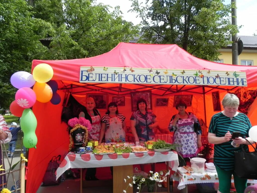 Подворья сельских поселений. Выставка подворий сельских поселений. Сельское подворье. Украшение палатки на ярмарку. Фестиваль этюды севера в парабели 05.