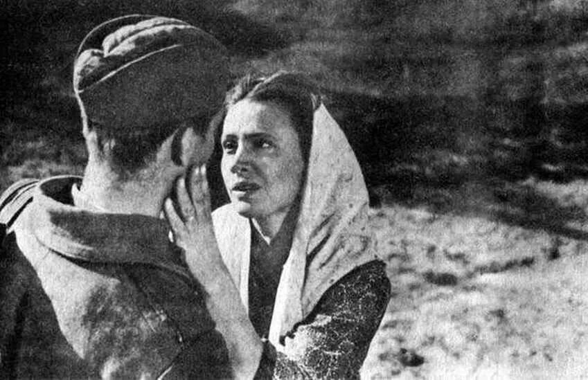 Мать провожает сына на войну. Стих мать о войне. Мать провожает сына на фронт. Мать солдата великой отечественной войны. Мать провожает сына на войну стих.