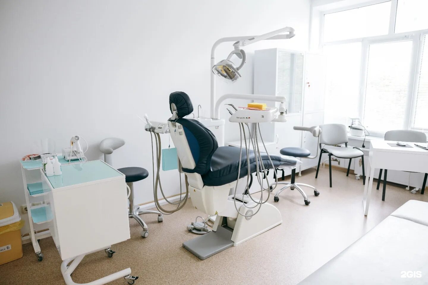 Азов зубная клиника зубастик. Стоматологическая клиника литовский бульвар 15. Зубастик стоматология текстильщики. Зубастик стоматология железногорск курская область. Ясенево.