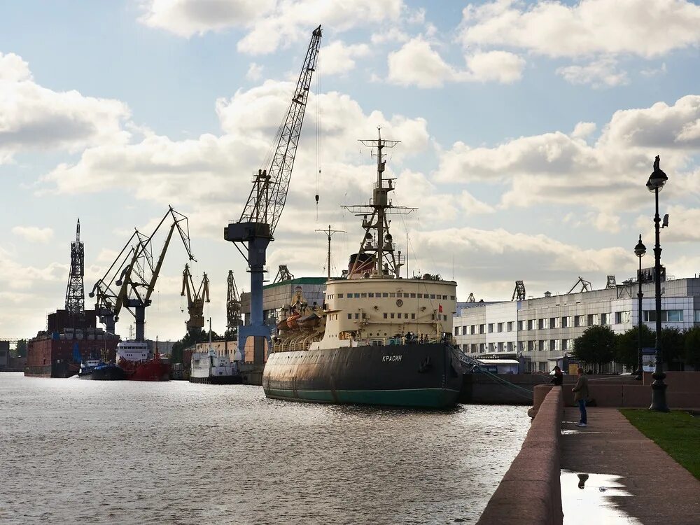 Верфи Санкт-Петербурга Адмиралтейские завод Санкт-Петербург. Cудостроительный завод "Адмиралтейские  верфи".Санкт-Петербург. Адмиралтейские верфи Питер. Адмиралтейские верфи краны.