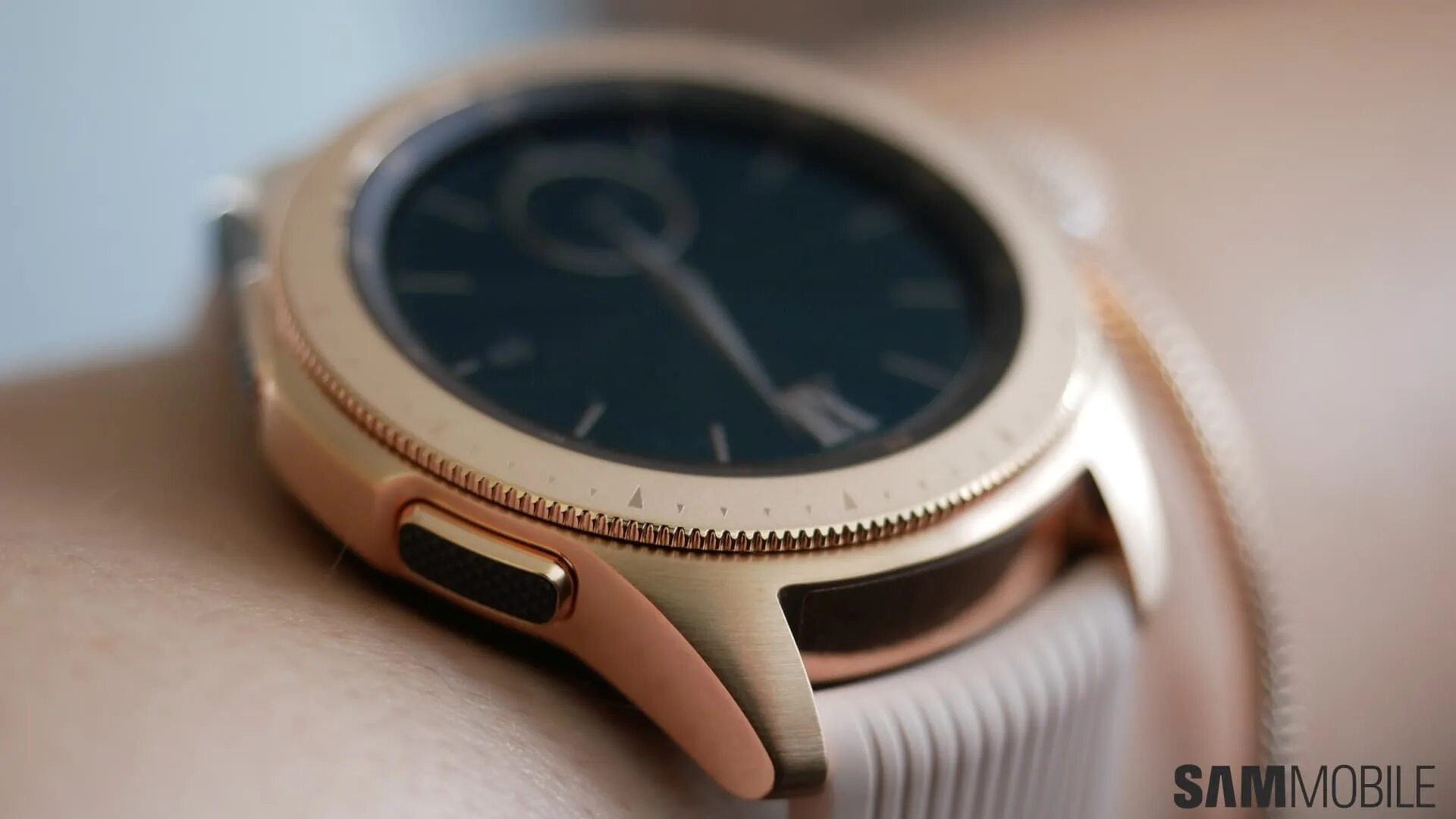 Samsung galaxy 42 мм. Samsung galaxy watch 42mm rose gold. samsung galaxy watch 42mm rose золотой. samsung galaxy watch 42mm. samsung watch gold.
