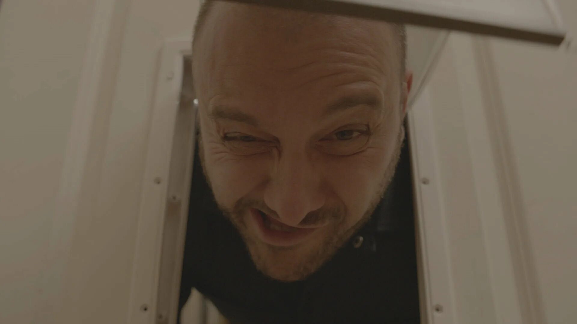 фильм один дома. кадр из одни дома 2021. одни дома фильм 2022. одни дома фильм 2021. Pups alone фильм.