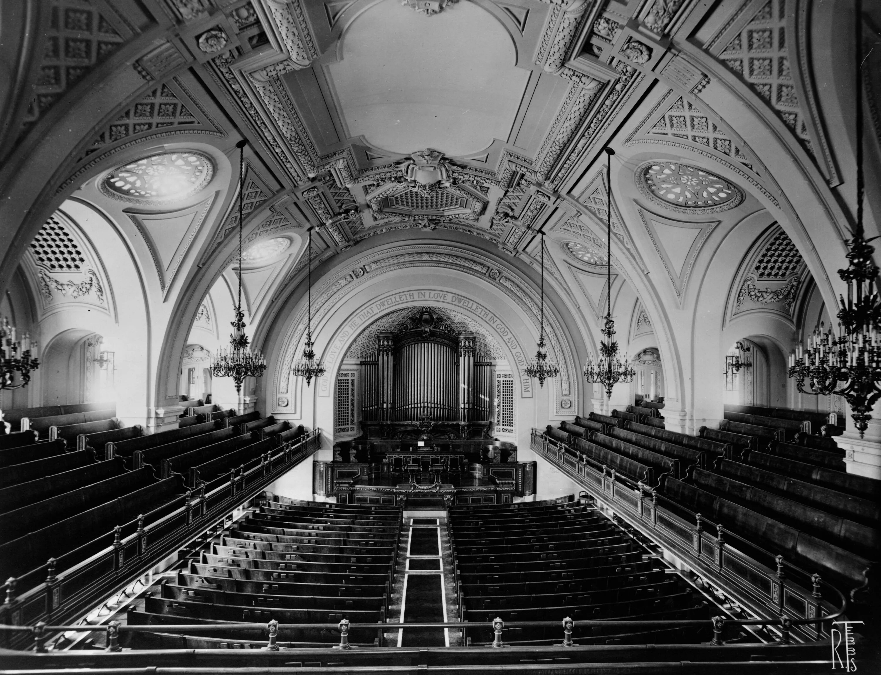 First church. Англиканская Церковь чб. New York Church. Обои на рабочий стол католическая Церковь. Скамейка для органа англиканская Церковь Санкт Петербург.