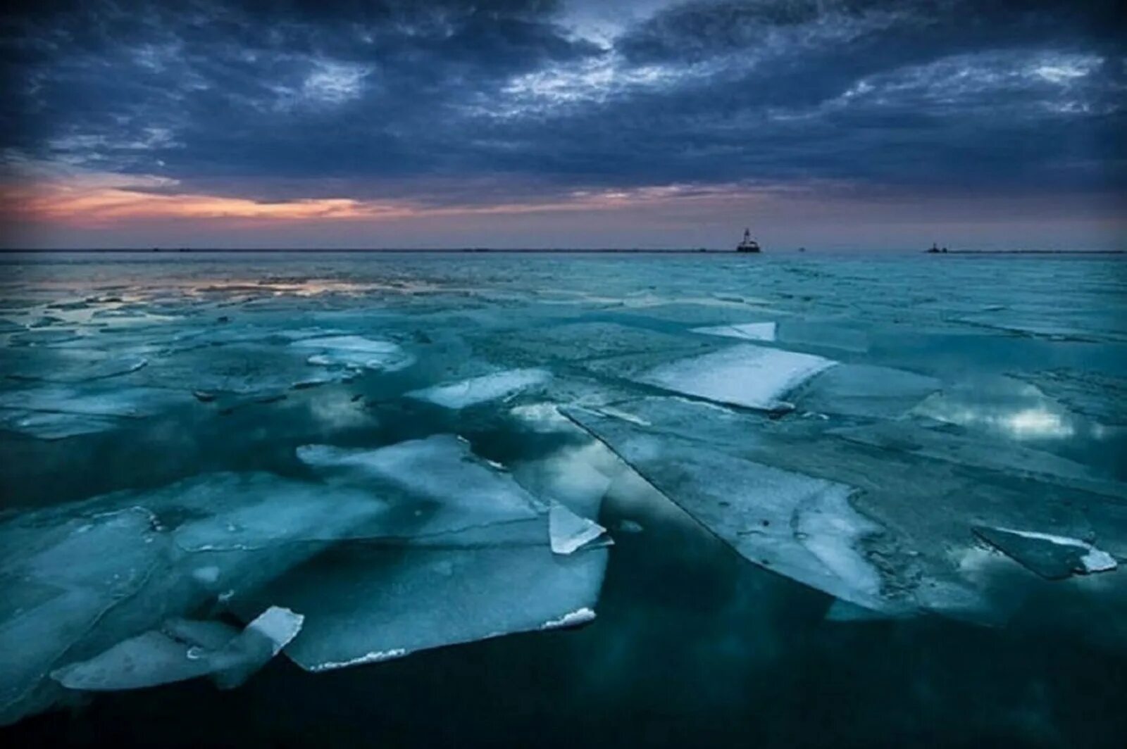 Тихий и ледовитый океан соединяет. Озеро Мичиган лед. Озеро Мичиган обледенело. Дно Северного Ледовитого океана. Озеро Мичиган Чикаго.