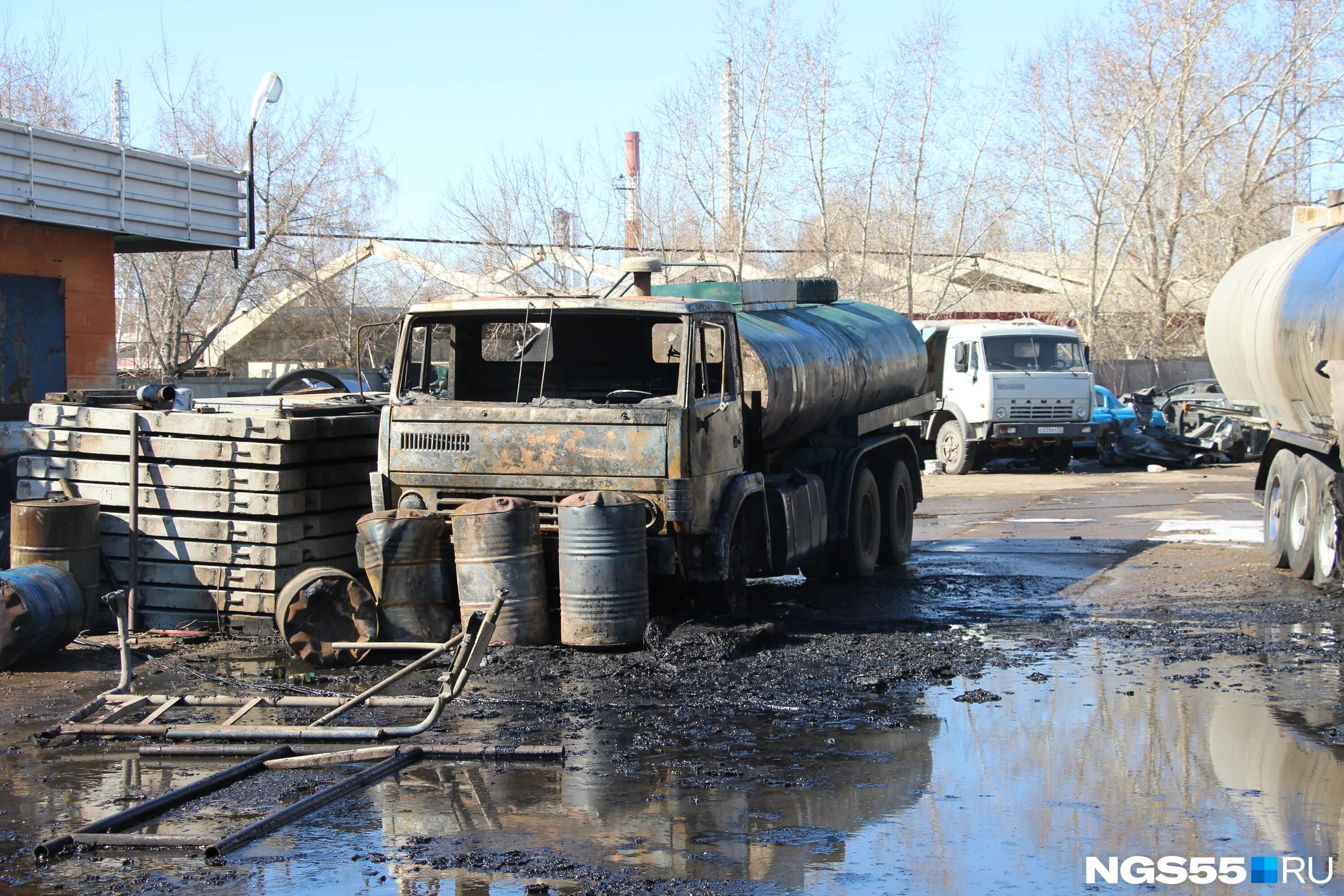 Пожар в Нефтяниках на поселковых. Вихоревка улица Доковская пожар. Пожар дом Елабуга Нефтяников. Пожар в Архангельске сегодня на Доковской. Пожар в каневской