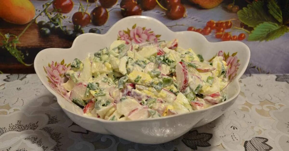 Редис с яйцом и сметаной. Салат из редиски. салат с редиской и сметаной. салат из редиски со сметаной. салат с редиской и яйцом.