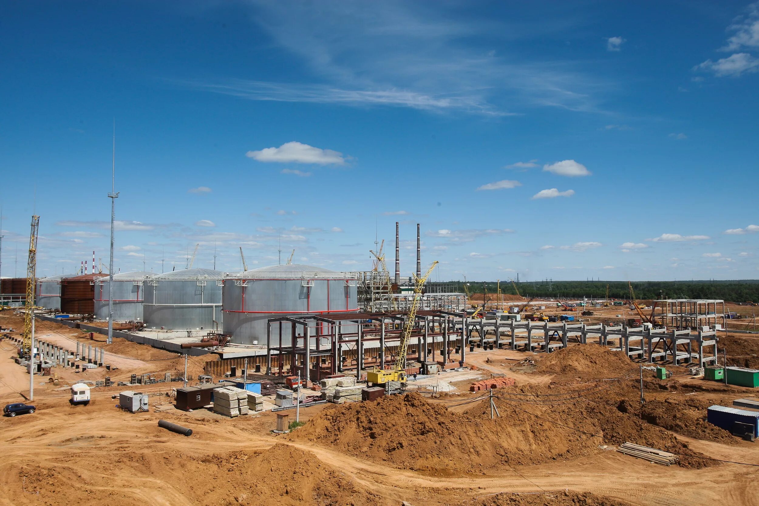 строительная площадка жилого дома. стройплощадка. территория стройки. строительная площадка зимой. стройплощадка.